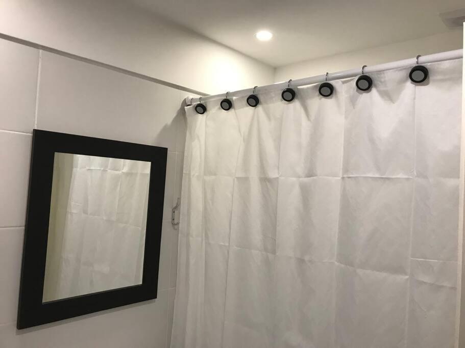 Suite In San Telmo Dormitorio En Suite Con Dos Banos Y Balcon A La Calle บัวโนสไอเรส ภายนอก รูปภาพ