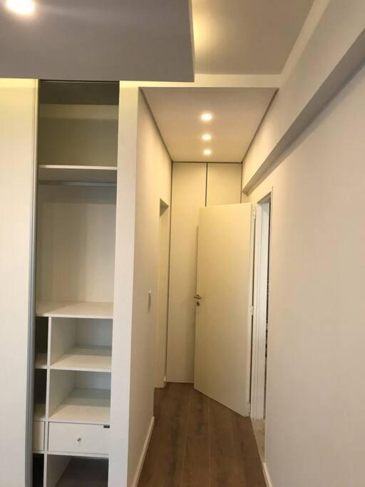 Suite In San Telmo Dormitorio En Suite Con Dos Banos Y Balcon A La Calle บัวโนสไอเรส ภายนอก รูปภาพ