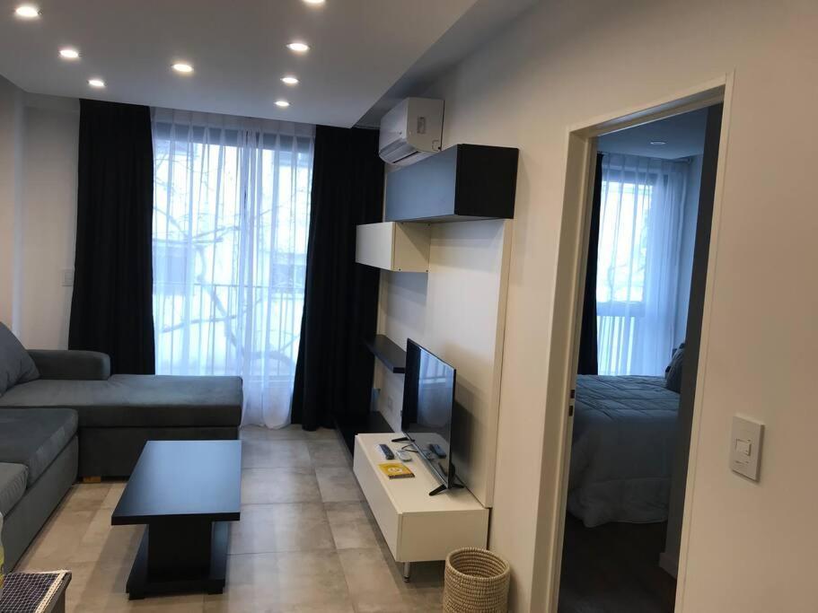 Suite In San Telmo Dormitorio En Suite Con Dos Banos Y Balcon A La Calle บัวโนสไอเรส ภายนอก รูปภาพ