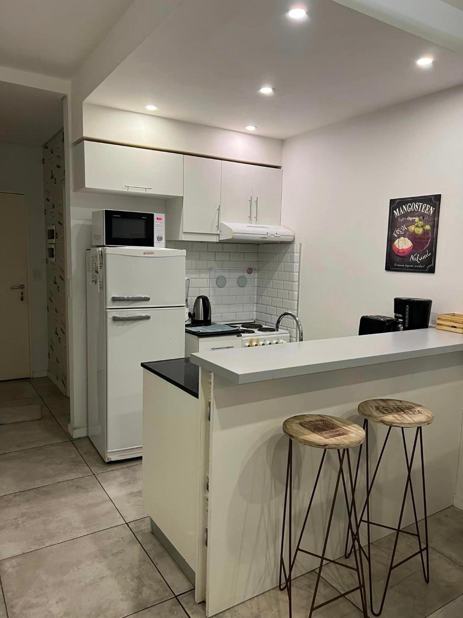 Suite In San Telmo Dormitorio En Suite Con Dos Banos Y Balcon A La Calle บัวโนสไอเรส ภายนอก รูปภาพ